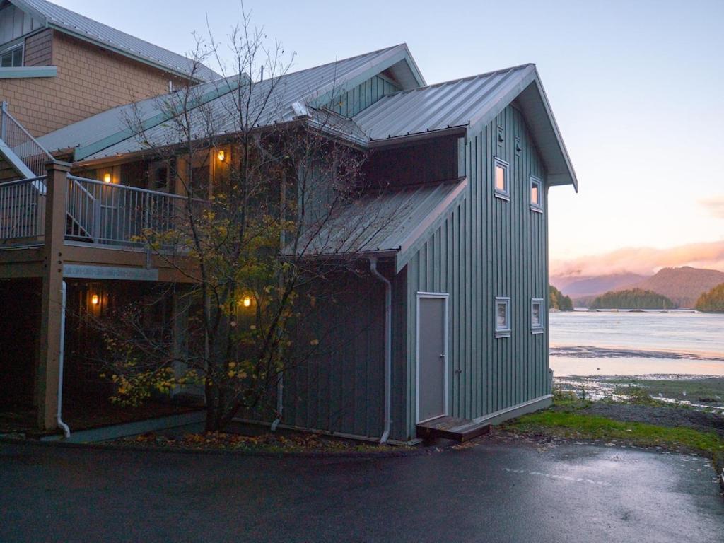 Ferienwohnung Waterfront View Of The Inlet, Short Walk To Town Tofino Exterior foto